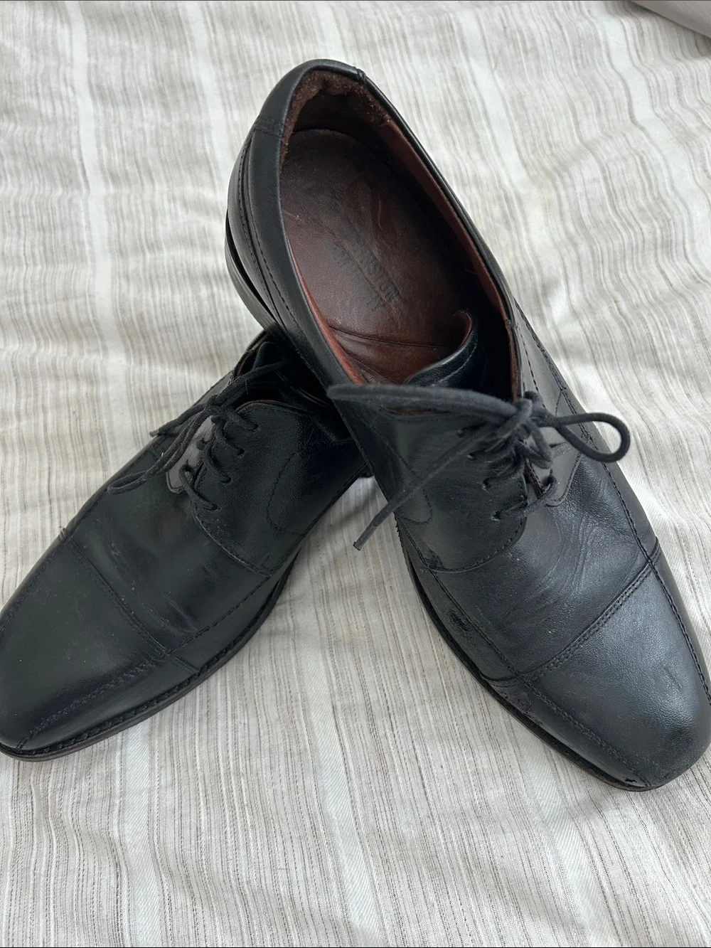Johnston & Murphy Men's Black Leather Cap-Toe Oxfords